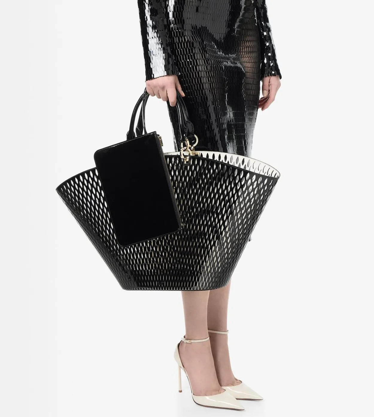 CUT OUT PATENT LEATHER LARGE PANIER