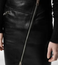 KNEE-LENGTH DIAGONAL ZIP LEATHER SKIRT