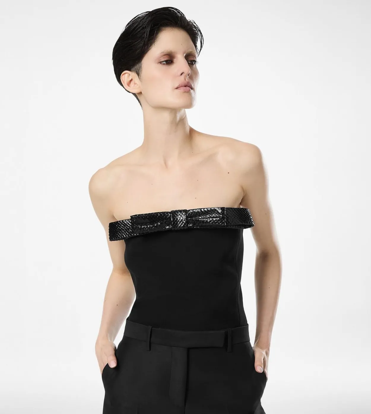 STRAPLESS TOP WITH BOW DETAIL