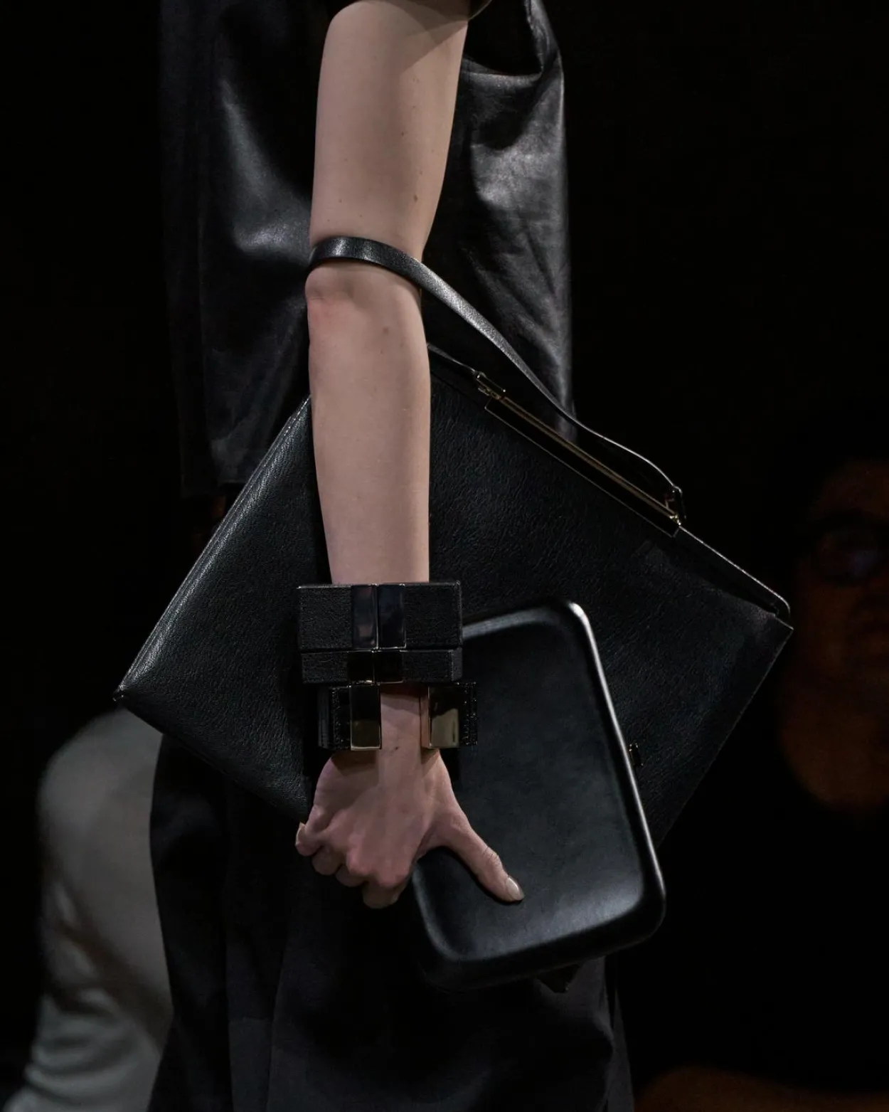 SUPPLE GRAIN LEATHER PATRICK SHOULDER BAG