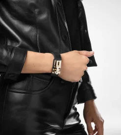 SUPPLE GRAIN LEATHER T LATCH BRACELET