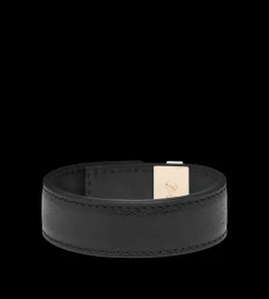 SUPPLE GRAIN LEATHER T LATCH BRACELET