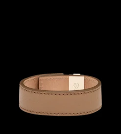 SUPPLE GRAIN LEATHER T LATCH BRACELET